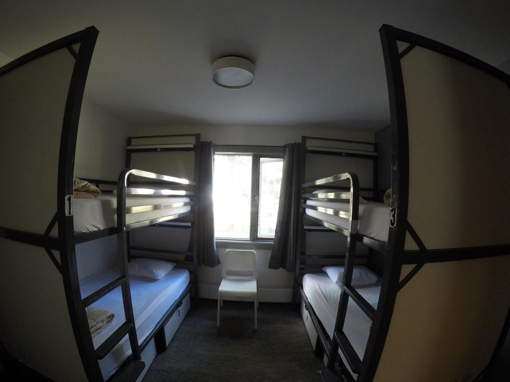 Hostel Hi Louise Alpine Centre - *